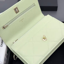 Load image into Gallery viewer, CC1423 Chanel Handle WOC / HIGHEST QUALITY VERSION / 19.5 x 12 x 3.5 cm