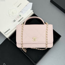 Load image into Gallery viewer, CC1424 Chanel Handle WOC / HIGHEST QUALITY VERSION / 19.5 x 12 x 3.5 cm