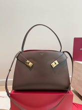 Load image into Gallery viewer, FE001 Ferragamo Hug Top Handle / 35 x 23 cm