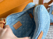 Load image into Gallery viewer, LB989 Croissant MM / 9.8 x 5.9 x 2 inches