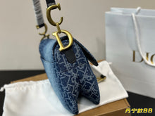 Load image into Gallery viewer, DR403 Saddle Bag with Strap / 10 x 8 x 2.5 inches