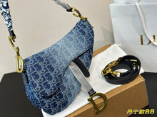 Load image into Gallery viewer, DR403 Saddle Bag with Strap / 10 x 8 x 2.5 inches