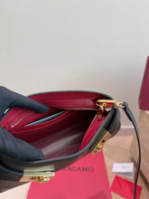 Load image into Gallery viewer, FE002 Ferragamo Trifolio Shoulder Bag / 24 x 15 cm
