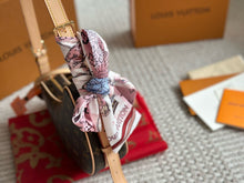 Load image into Gallery viewer, LB990 Croissant MM / 9.8 x 5.9 x 2 inches