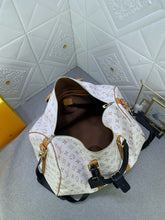 Load image into Gallery viewer, LB1062 Keepall Bandoulière 45 / 17.7 x 10.6 x 7.9 inches