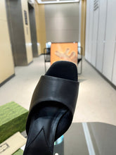 Load image into Gallery viewer, SE1323 Women's Interlocking G Heel Sandal / Size5-10