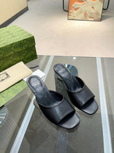 Load image into Gallery viewer, SE1323 Women's Interlocking G Heel Sandal / Size5-10