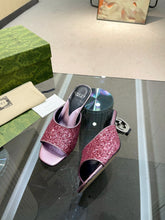 Load image into Gallery viewer, SE1323 Women's Interlocking G Heel Sandal / Size5-10