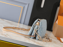 Load image into Gallery viewer, LB1058 Coussin BB / 8.3 x 6.3 x 2.8 inches