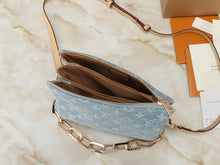 Load image into Gallery viewer, LB1058 Coussin BB / 8.3 x 6.3 x 2.8 inches