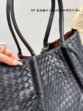 Load image into Gallery viewer, BV081 Medium Pinacoteca / 15x10.2x7.1inch