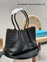 Load image into Gallery viewer, BV081 Medium Pinacoteca / 15x10.2x7.1inch