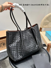 Load image into Gallery viewer, BV081 Medium Pinacoteca / 15x10.2x7.1inch