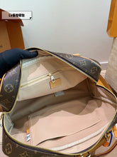 Load image into Gallery viewer, LB1473 Louis Vuitton Manhattan GM Tote / 38 x 26 cm