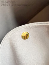 Load image into Gallery viewer, LB1066 Néonoé BB / HIGHEST QUALITY VERSION / 7.9 x 7.9 x 5.1 inches