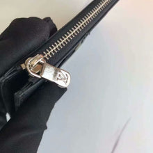 Load image into Gallery viewer, LB1240 Romy Card Holder / 4.7 x 3.1 x 0.3 inches