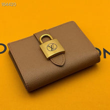 Load image into Gallery viewer, LB1232 Low Key Compact Wallet / 4.3 x 3.3 x 0.8 inches