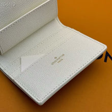 Load image into Gallery viewer, LB1230 Low Key Compact Wallet / 4.3 x 3.3 x 0.8 inches