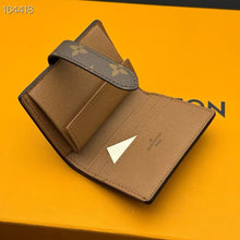 Load image into Gallery viewer, LB1230 Low Key Compact Wallet / 4.3 x 3.3 x 0.8 inches