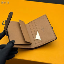 Load image into Gallery viewer, LB1231 Low Key Compact Wallet / 4.3 x 3.3 x 0.8 inches