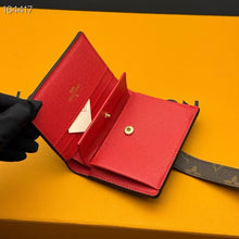 Load image into Gallery viewer, LB1232 Low Key Compact Wallet / 4.3 x 3.3 x 0.8 inches