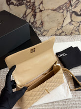 Load image into Gallery viewer, CC1434 Chanel Coco Handle Small / 23 x 15 cm