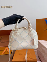 Load image into Gallery viewer, LB1481 LV Alma BB Shell Bag / 25 x 18 x 12.5 cm