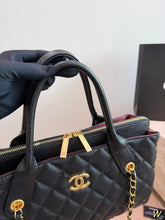 Load image into Gallery viewer, CC1440 Chanel Classic Chain Tote / 37 x 25 cm