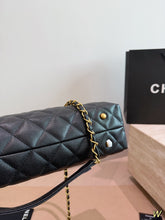 Load image into Gallery viewer, CC1440 Chanel Classic Chain Tote / 37 x 25 cm