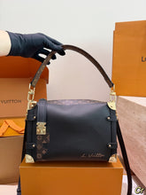 Load image into Gallery viewer, LB1486 LV Side Trunk / Medium