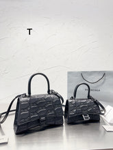 Load image into Gallery viewer, BCG055 Women's Hourglass Xs/S Handbag