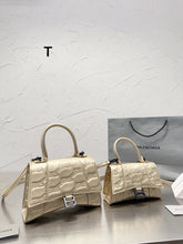 Load image into Gallery viewer, BCG055 Women's Hourglass Xs/S Handbag