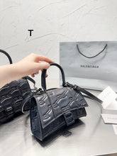 Load image into Gallery viewer, BCG055 Women's Hourglass Xs/S Handbag