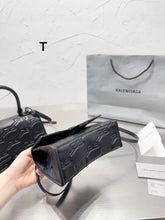 Load image into Gallery viewer, BCG055 Women's Hourglass Xs/S Handbag