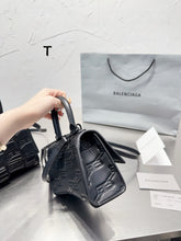 Load image into Gallery viewer, BCG055 Women's Hourglass Xs/S Handbag