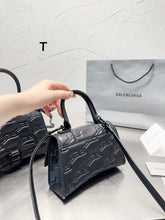 Load image into Gallery viewer, BCG055 Women's Hourglass Xs/S Handbag