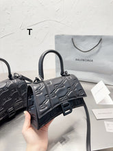 Load image into Gallery viewer, BCG055 Women's Hourglass Xs/S Handbag