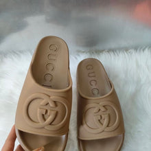 Load image into Gallery viewer, SE1143 Women's Interlocking G Slide Sandal / Size5-11