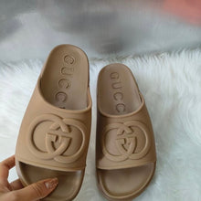 Load image into Gallery viewer, SE1143 Women's Interlocking G Slide Sandal / Size5-11