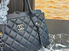 Load image into Gallery viewer, CC1442 Chanel Classic Chain Tote / 37 x 24 cm