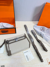 Load image into Gallery viewer, HM192 Hermes Kelly Depeches 25 / 25 x 19 cm