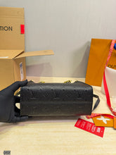 Load image into Gallery viewer, LB1488 LV OnTheGo Tote / 25 x 18 cm