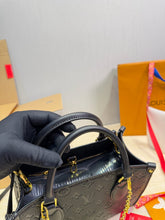 Load image into Gallery viewer, LB1488 LV OnTheGo Tote / 25 x 18 cm