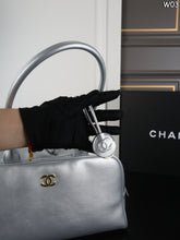 Load image into Gallery viewer, CC1446 CHANEL 26S Bowling Bag / Long Handle / 35 x 20 cm
