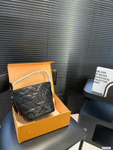 Load image into Gallery viewer, LB1344 All In BB / 6.3 x 7.1 x 4.7 inches