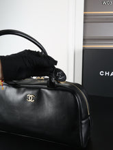 Load image into Gallery viewer, CC1446 CHANEL 26S Bowling Bag / Long Handle / 35 x 20 cm