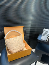 Load image into Gallery viewer, LB1344 All In BB / 6.3 x 7.1 x 4.7 inches