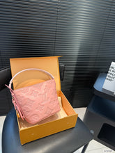 Load image into Gallery viewer, LB1344 All In BB / 6.3 x 7.1 x 4.7 inches