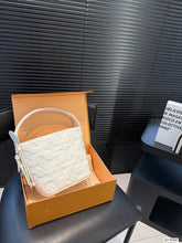 Load image into Gallery viewer, LB1344 All In BB / 6.3 x 7.1 x 4.7 inches