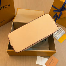 Load image into Gallery viewer, LB915 Pochette Cosmétique GM / 10.6 x 7.1 x 3.5 inches /HIGHEST QUALITY VERSION